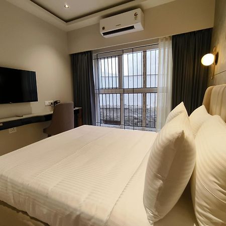 Olive Hotel Le Opera By Embassy Group Bangalore Bagian luar foto