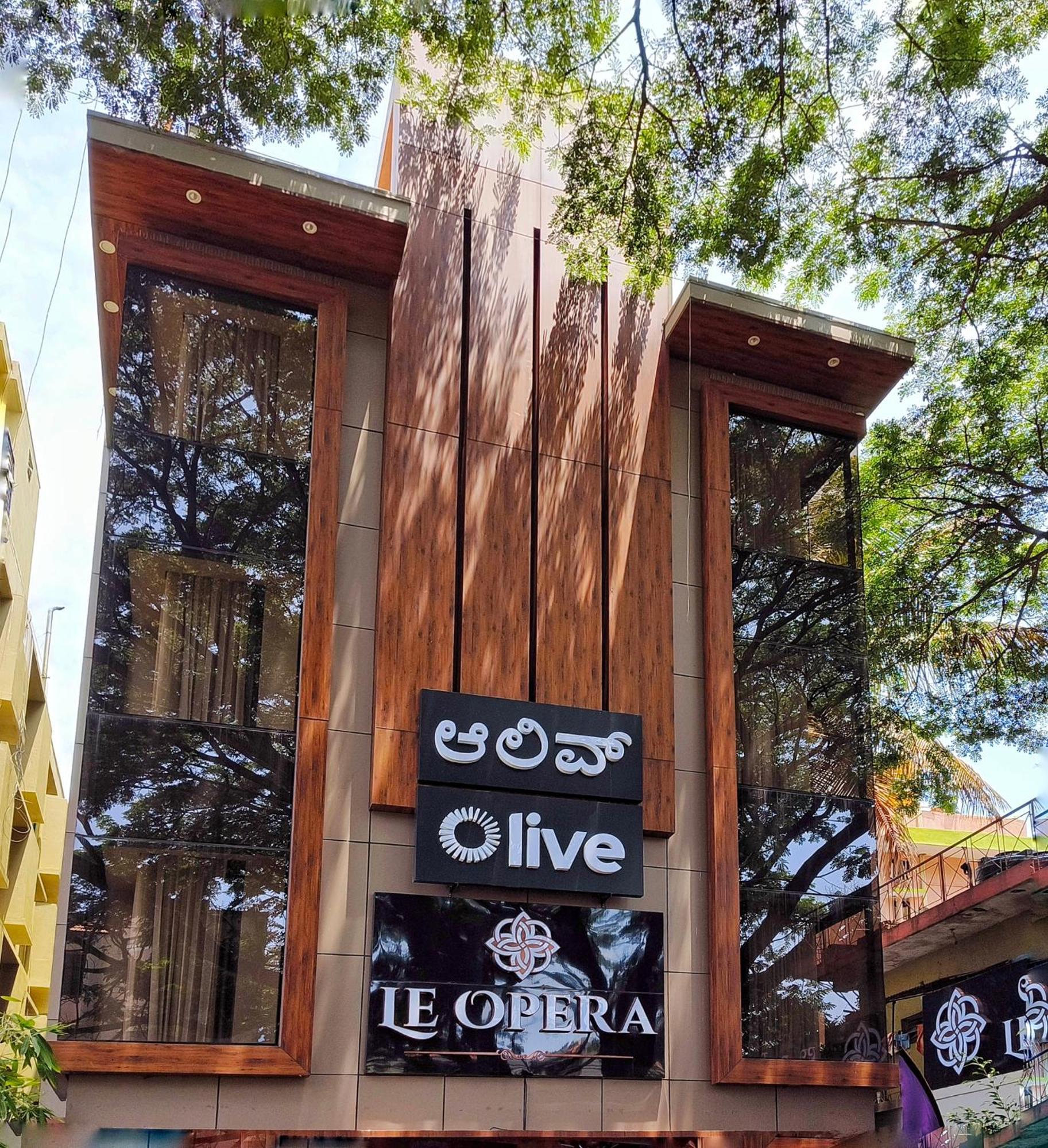 Olive Hotel Le Opera By Embassy Group Bangalore Bagian luar foto