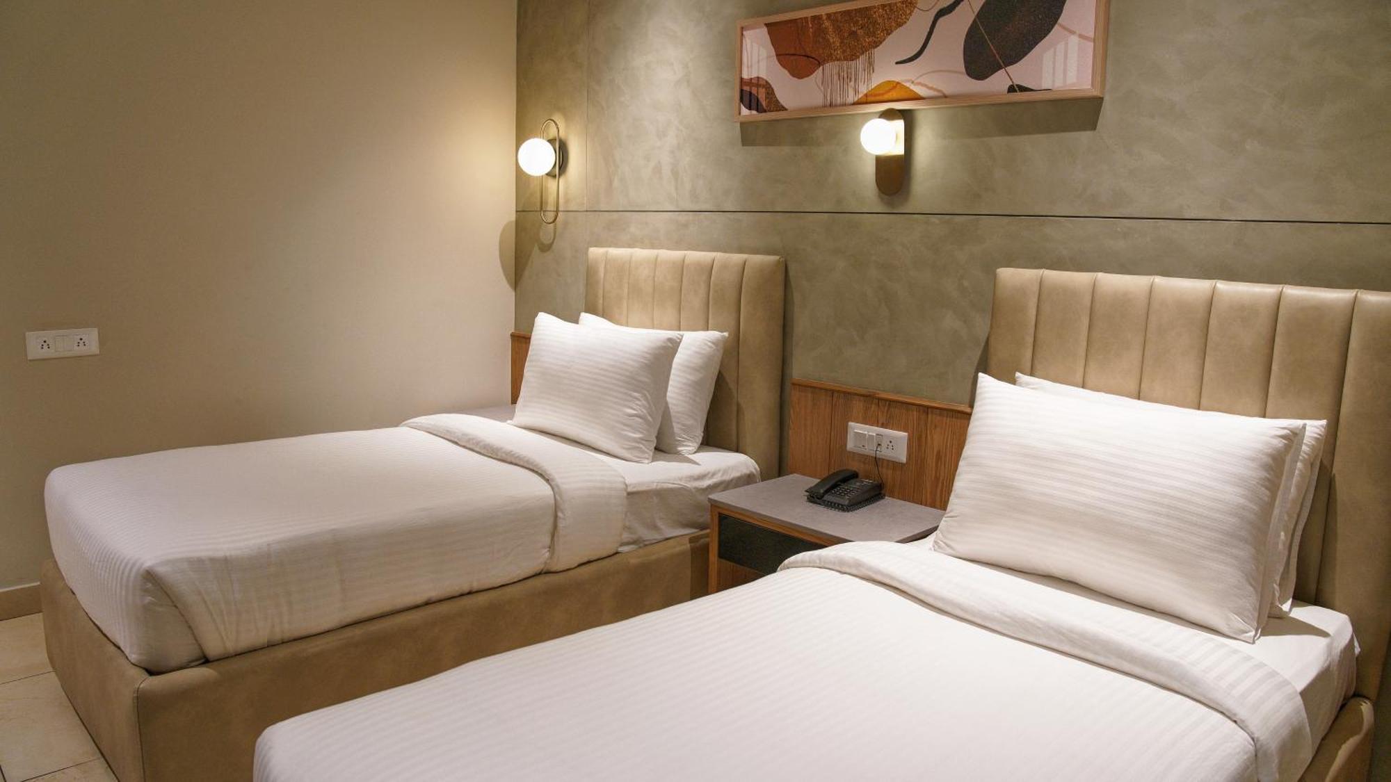 Olive Hotel Le Opera By Embassy Group Bangalore Bagian luar foto