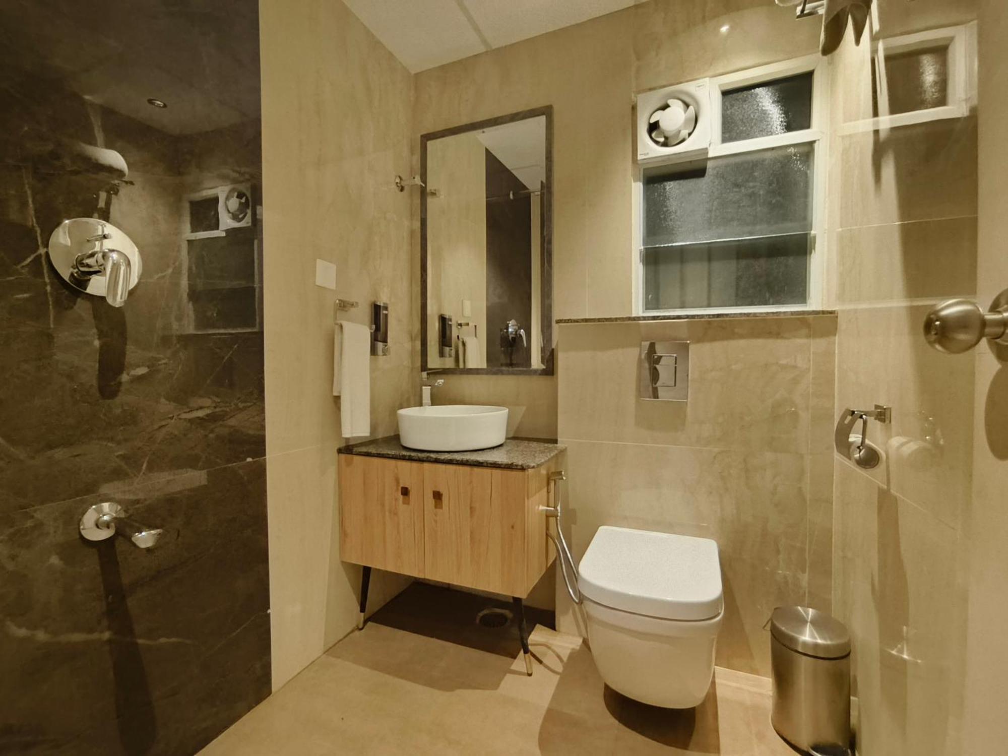 Olive Hotel Le Opera By Embassy Group Bangalore Bagian luar foto