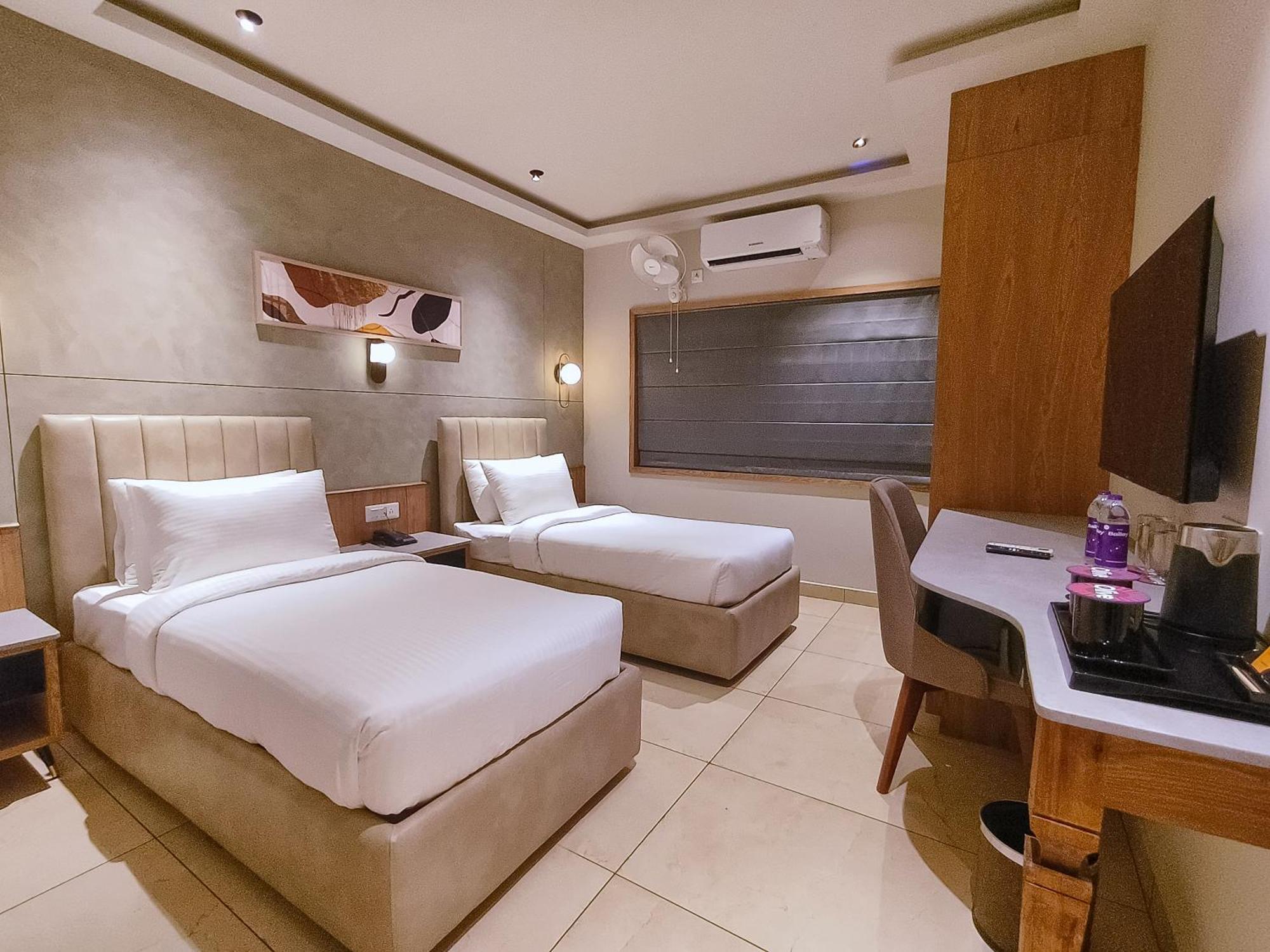 Olive Hotel Le Opera By Embassy Group Bangalore Bagian luar foto