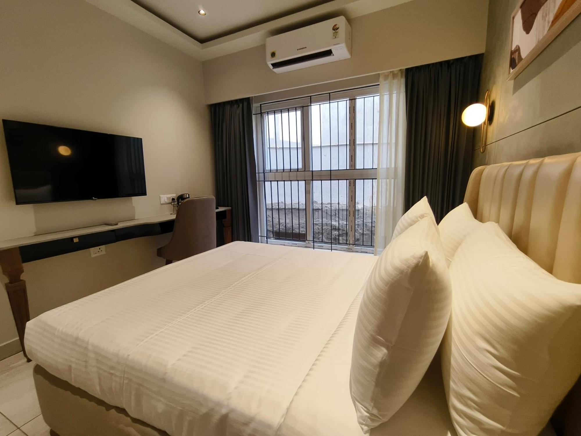 Olive Hotel Le Opera By Embassy Group Bangalore Bagian luar foto