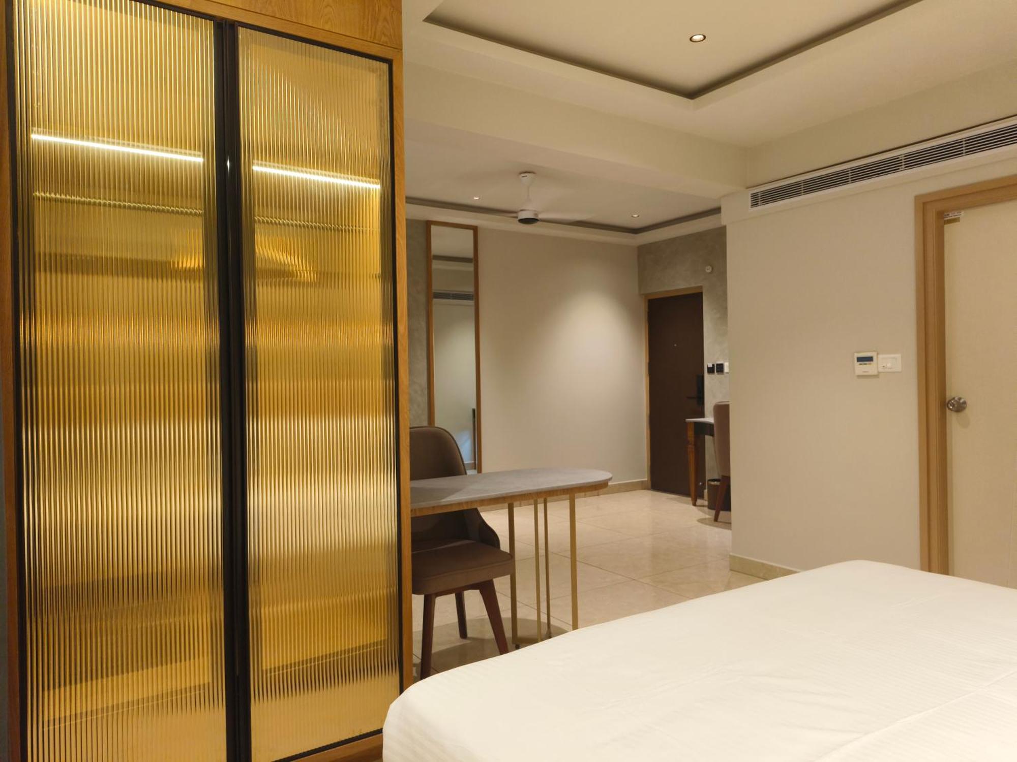 Olive Hotel Le Opera By Embassy Group Bangalore Bagian luar foto