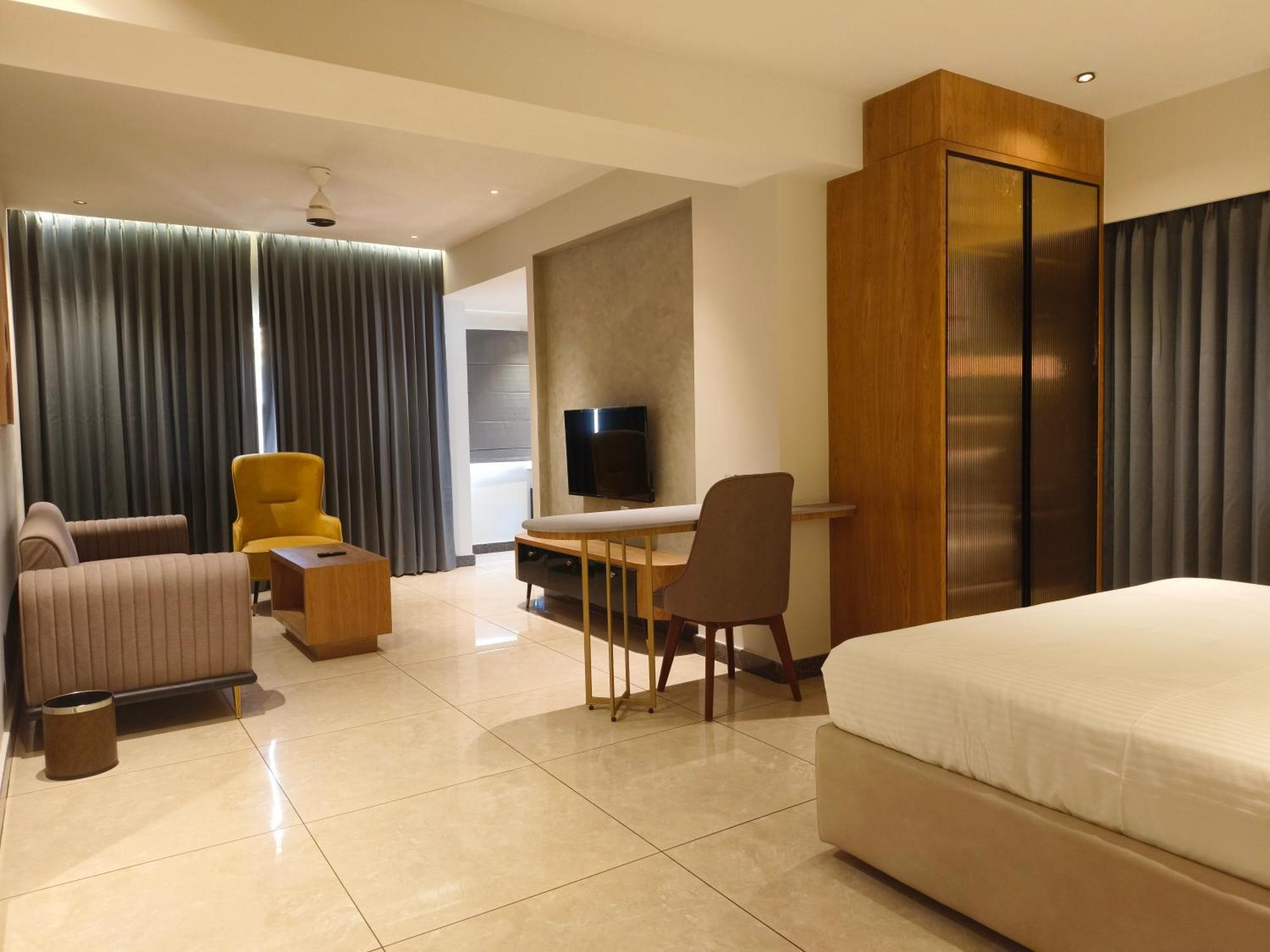 Olive Hotel Le Opera By Embassy Group Bangalore Bagian luar foto