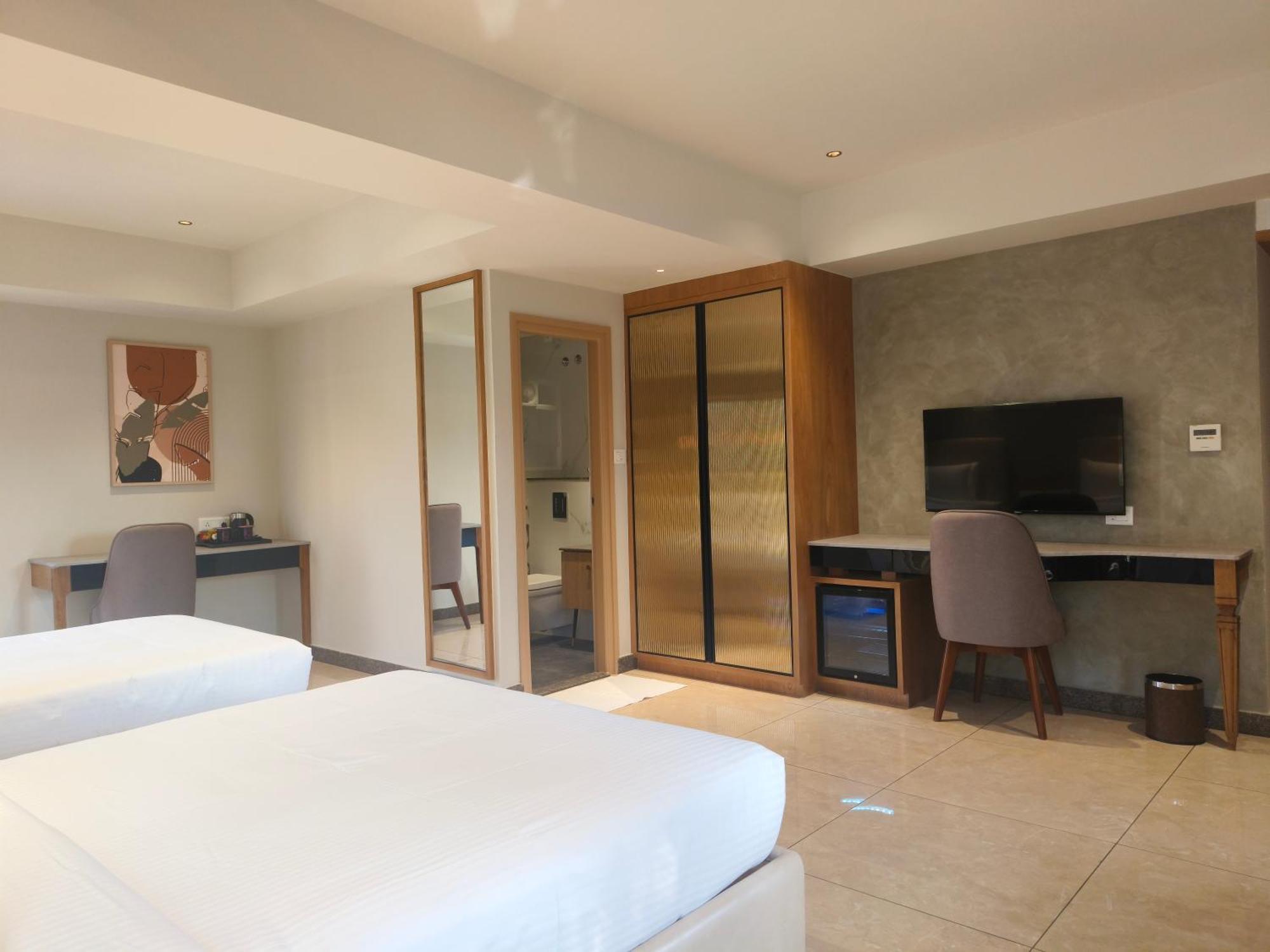 Olive Hotel Le Opera By Embassy Group Bangalore Bagian luar foto