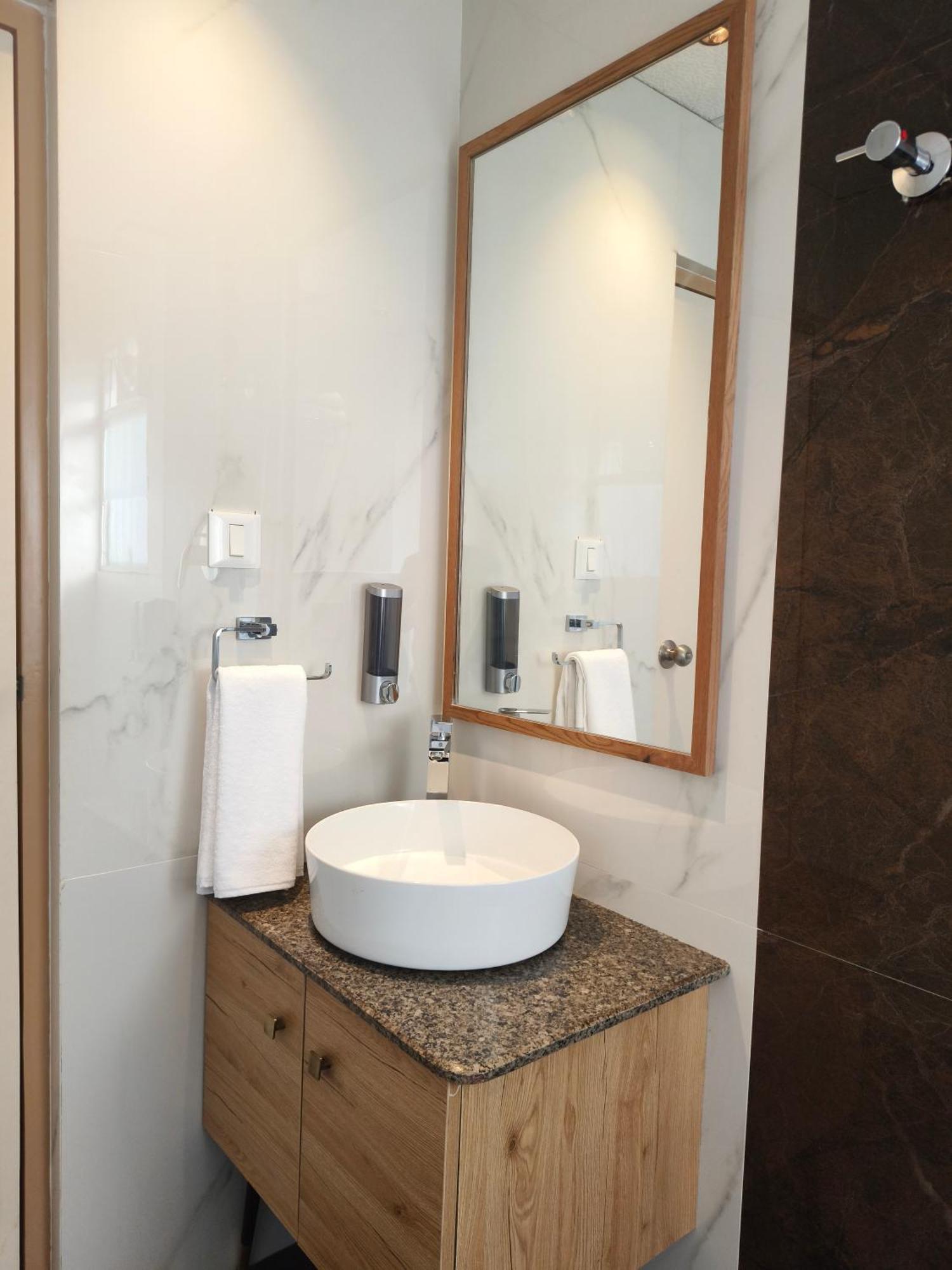Olive Hotel Le Opera By Embassy Group Bangalore Bagian luar foto