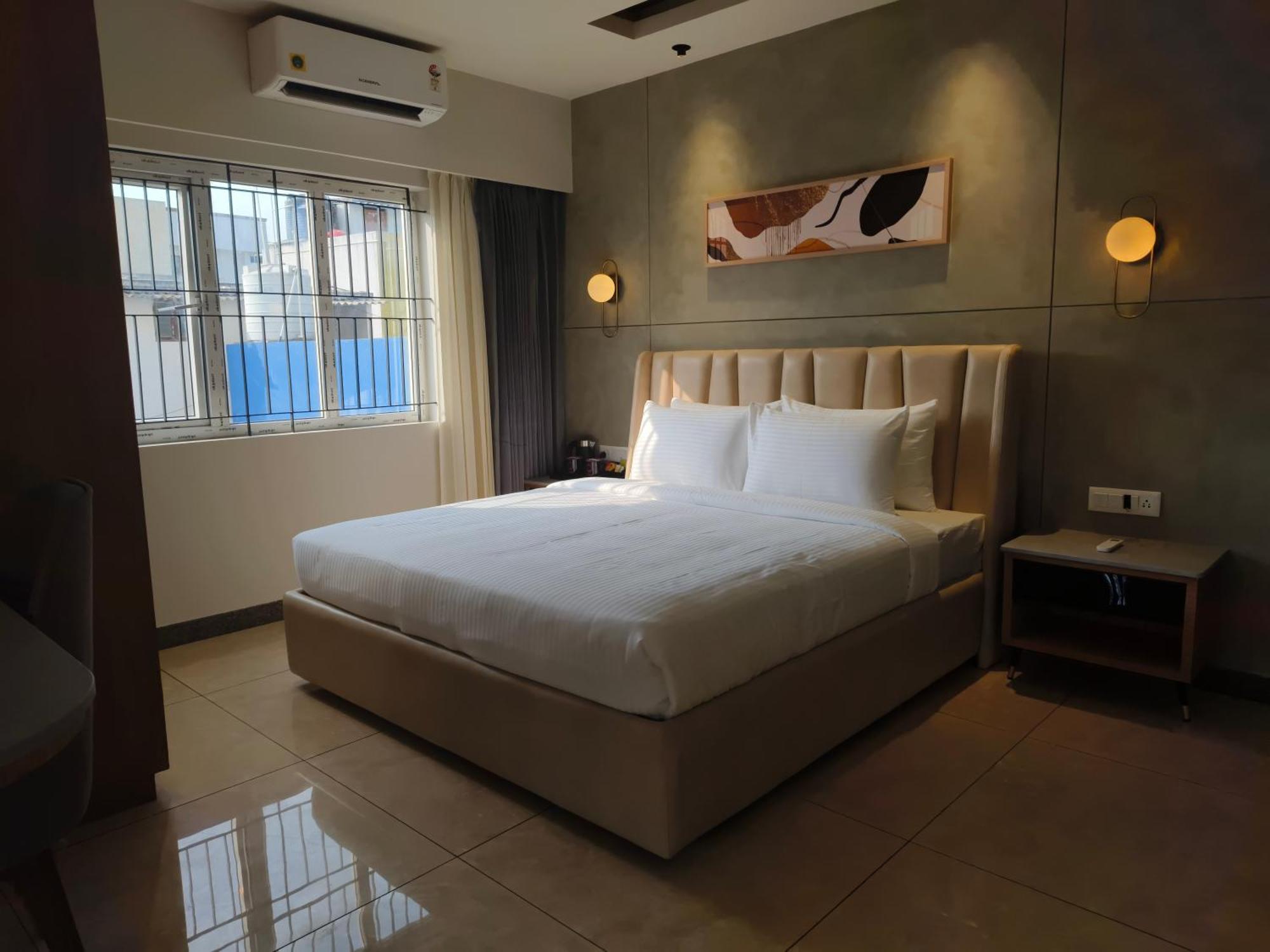 Olive Hotel Le Opera By Embassy Group Bangalore Bagian luar foto