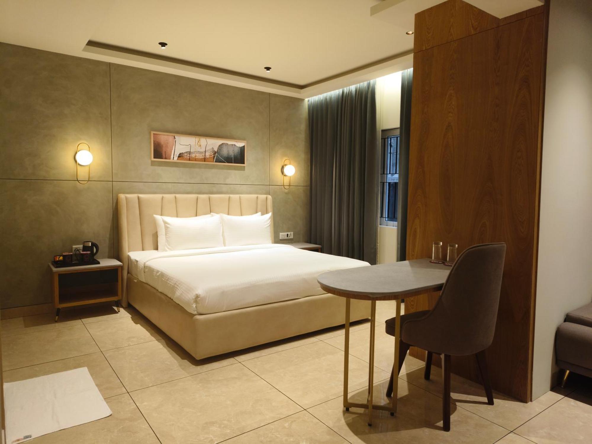 Olive Hotel Le Opera By Embassy Group Bangalore Bagian luar foto