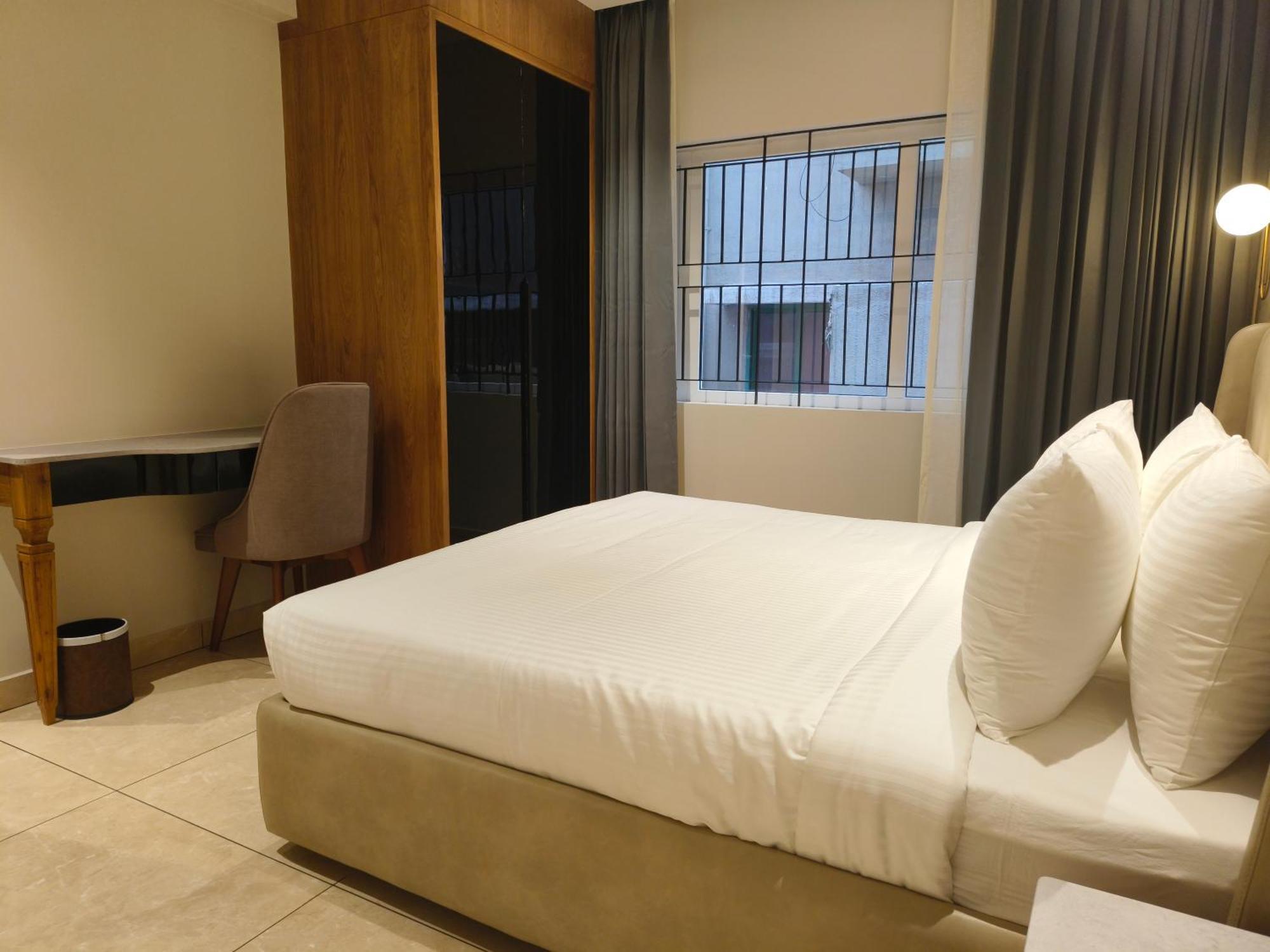 Olive Hotel Le Opera By Embassy Group Bangalore Bagian luar foto