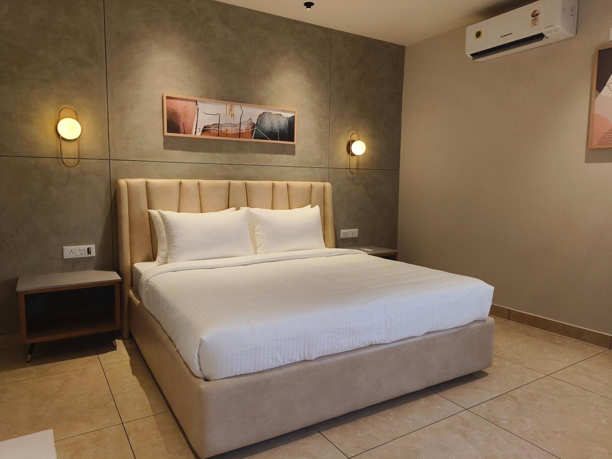 Olive Hotel Le Opera By Embassy Group Bangalore Bagian luar foto