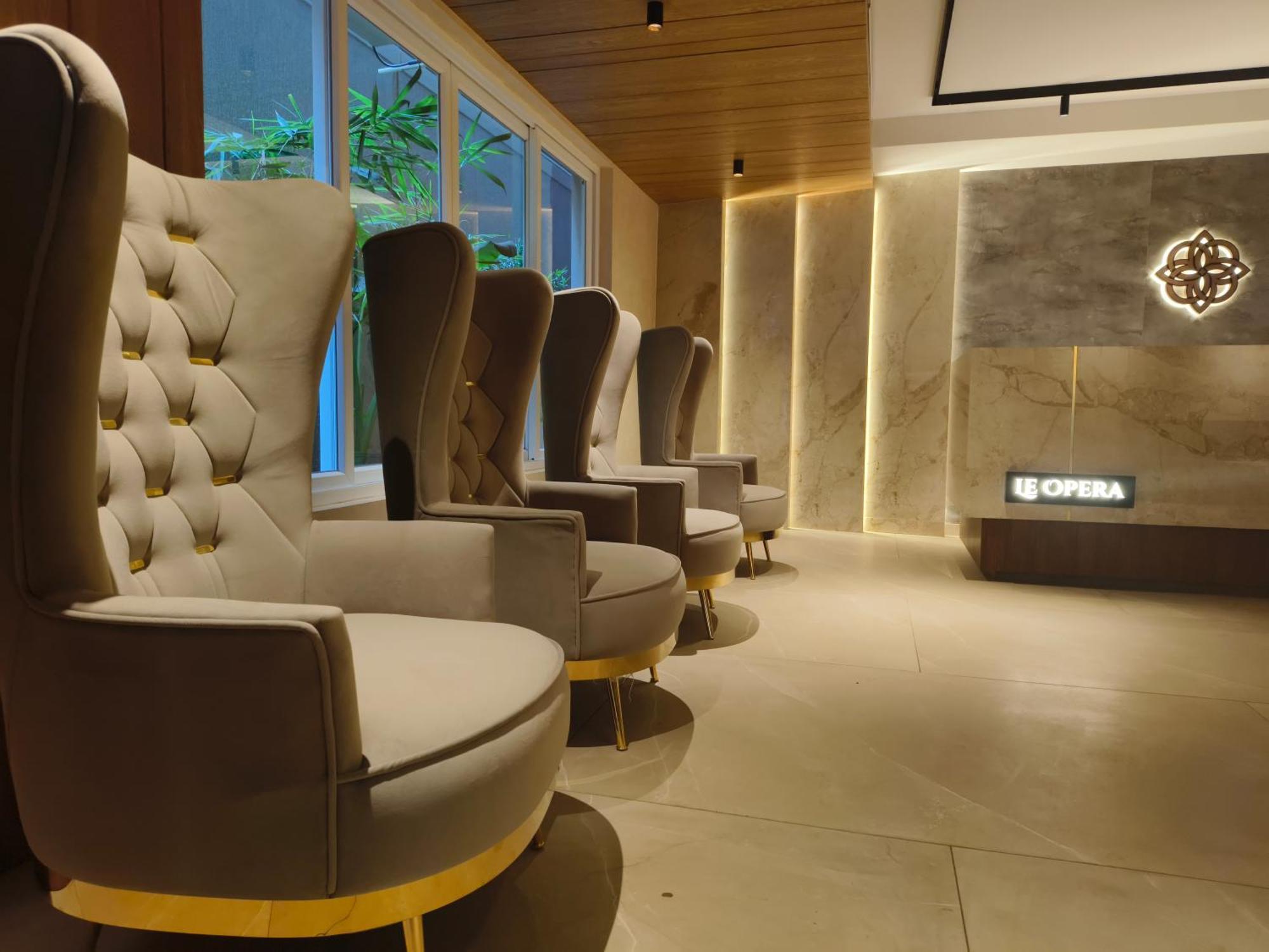 Olive Hotel Le Opera By Embassy Group Bangalore Bagian luar foto