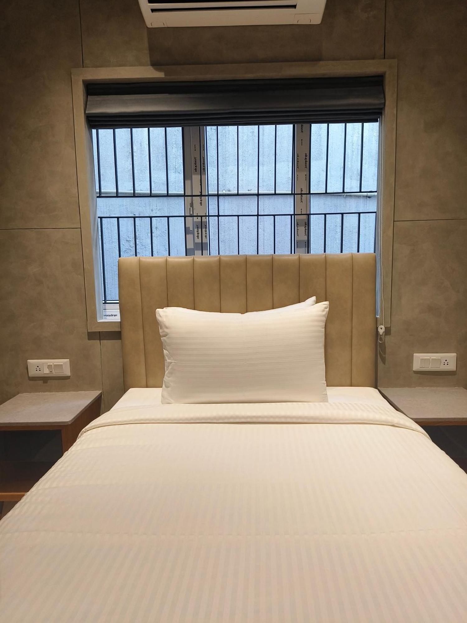 Olive Hotel Le Opera By Embassy Group Bangalore Bagian luar foto