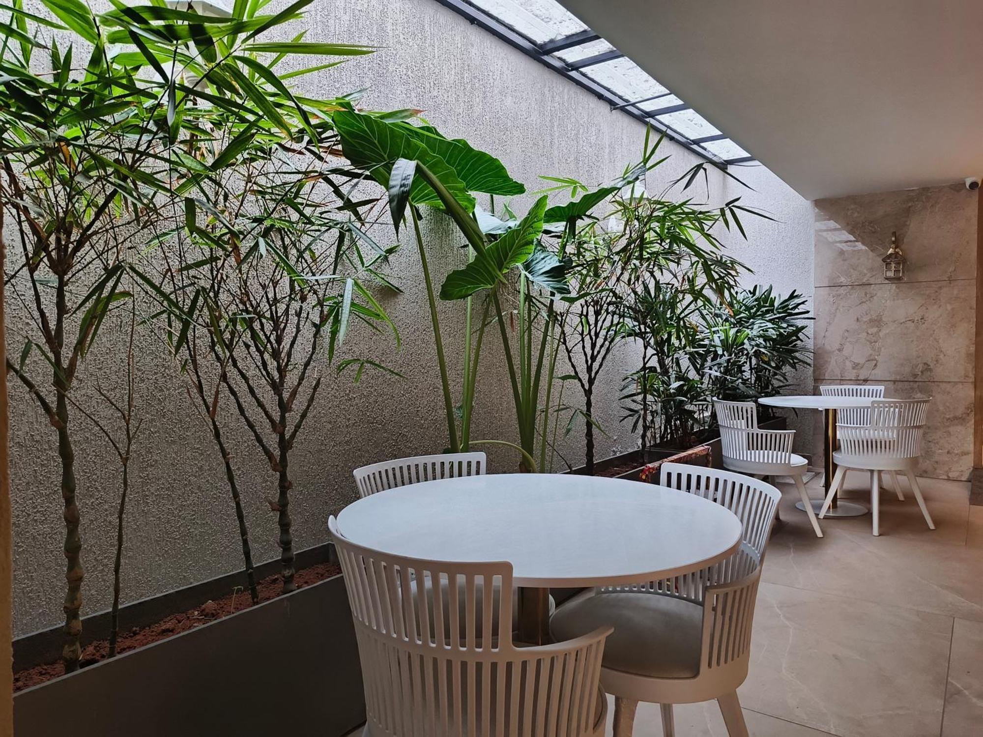 Olive Hotel Le Opera By Embassy Group Bangalore Bagian luar foto